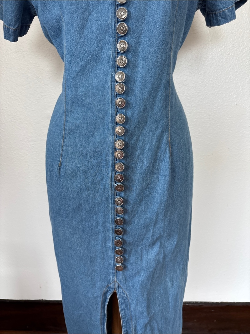 Vintage 80s Western V-Neck Faux Button-Front Light Blue Denim Midi Dress - Picture 3 of 11